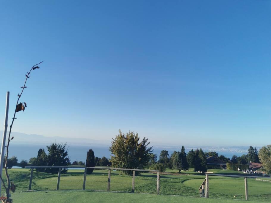 Appartement Vue Sur Le Golf Et Le Lac Leman Publier Buitenkant foto